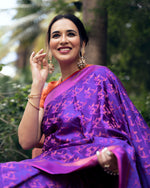 Load image into Gallery viewer, Benaras Satin Flying Birds Motif Yellow Saree
