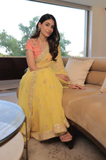 Load image into Gallery viewer, Kota Cotton Multi Color Resham Phoolwari Border Tape With Butis Embroidery Saree
