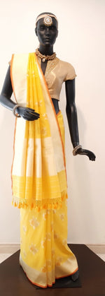 Load image into Gallery viewer, Benaras Silk Cluster Rose Katan Resham Buti Saree
