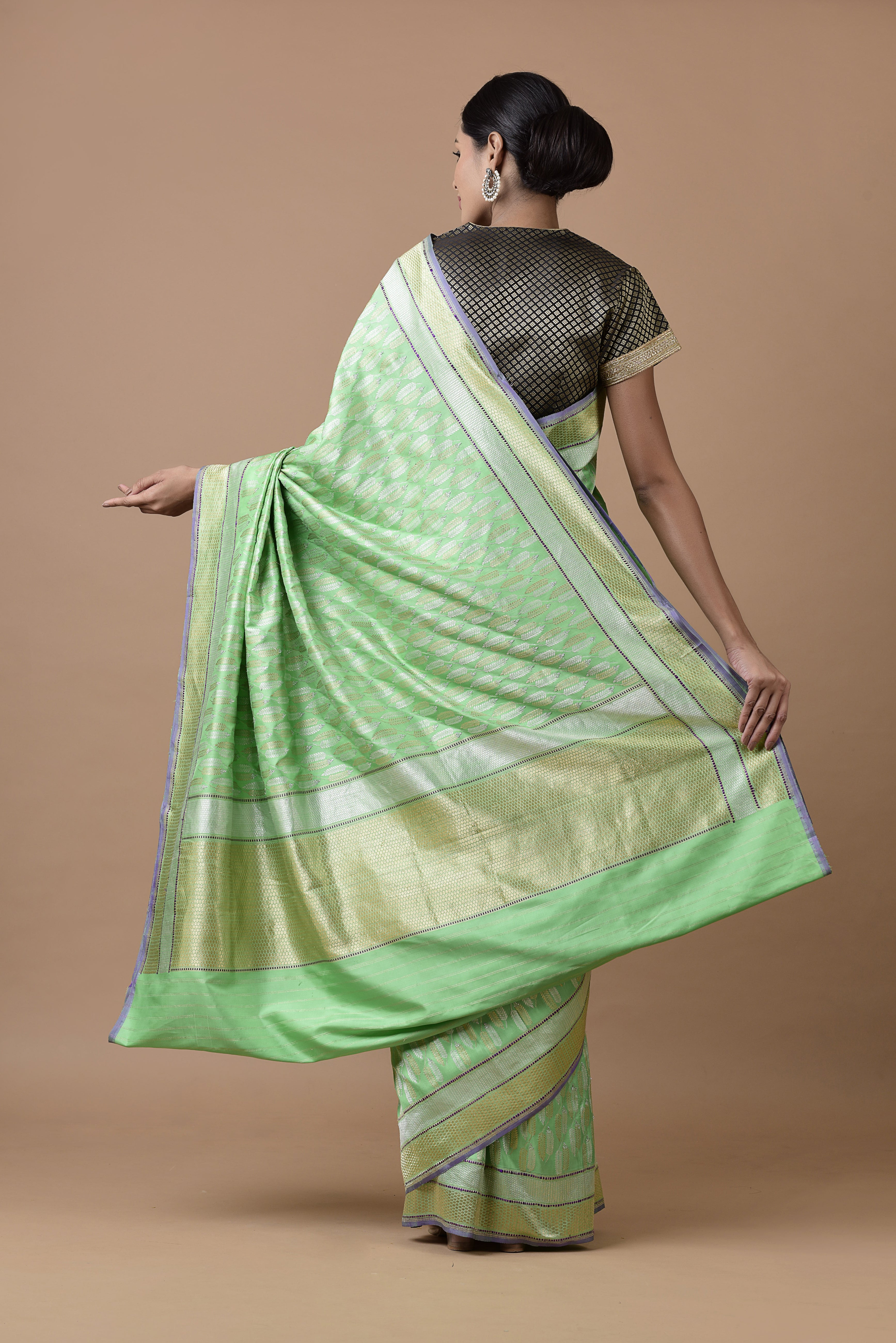 Benaras Silk Silver / Gold Double Leaf Motif Saree
