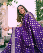 Load image into Gallery viewer, Benaras Silk Antique Buti Saree
