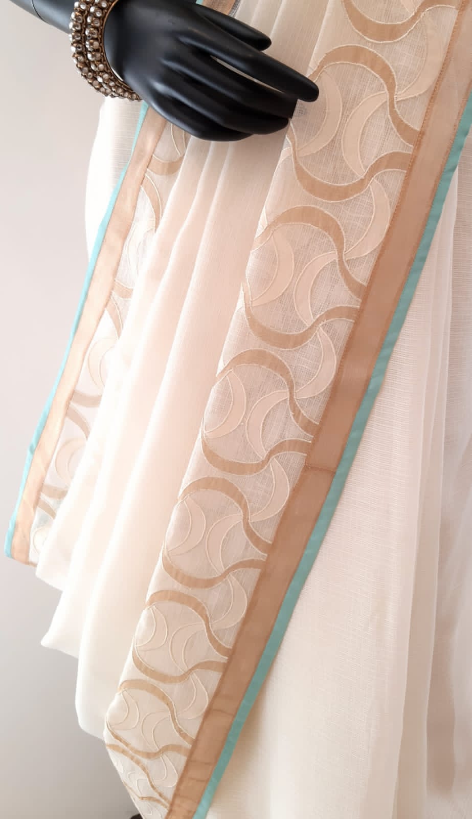 Kotah Leaf Jaal Applique Off-White Saree