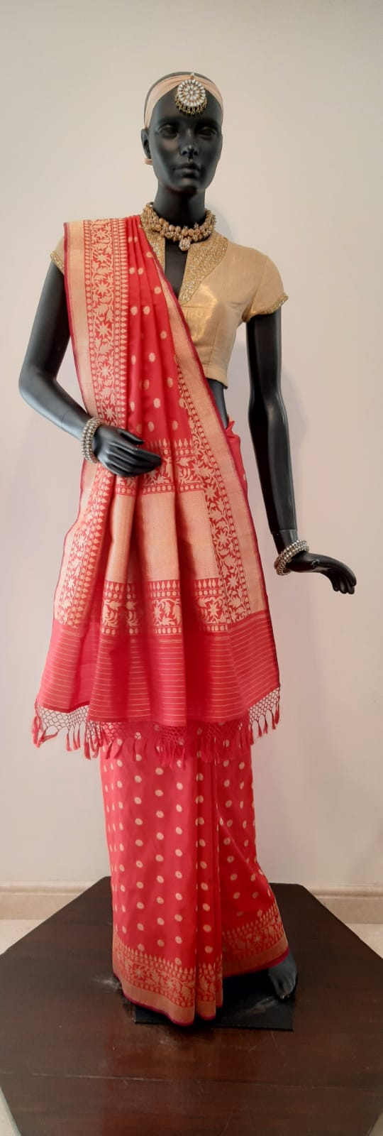 Benaras Silk Traditional Buti Saree