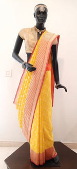 Load image into Gallery viewer, Benaras Silk Guthwa Flower Buti Saree
