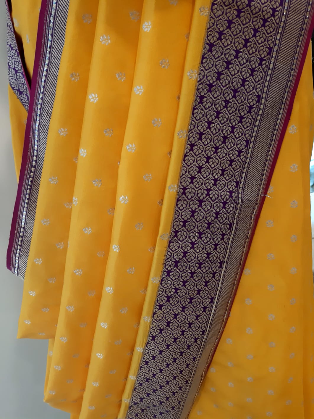Benaras Silk Chaar Rang (4-colour) Palla with Zari Buti Saree