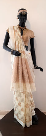 Load image into Gallery viewer, Kota Sada Three Flower Jaal Silver Gold Saree
